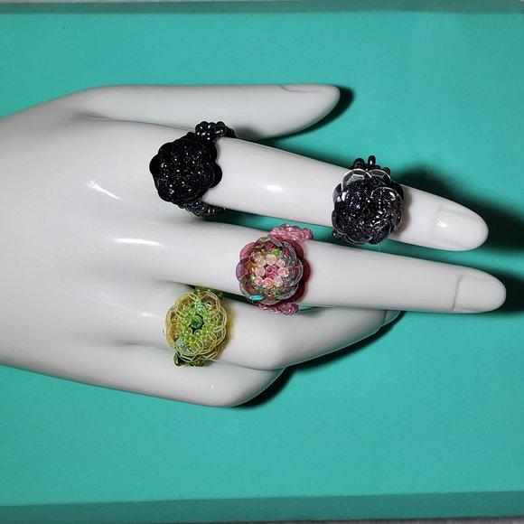 Set of 4 Pink Green & Dark Floral Stretch Rings - Picture 1 of 5